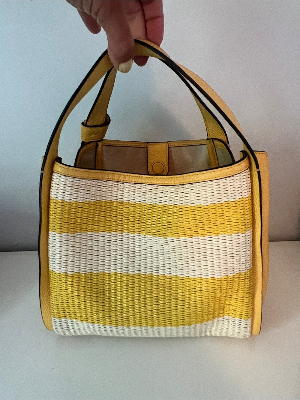 kate spade Yellow and White Woven “knott” Stripe Shoulder Bag with wallet - Picture 4 of 10